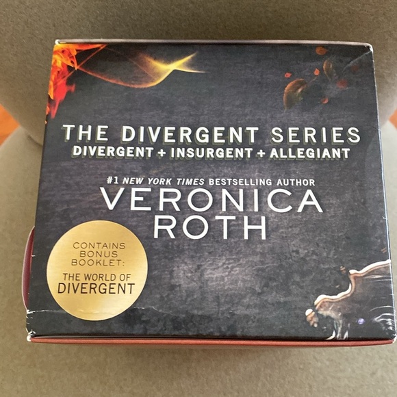 Veronica Roth Divergent Series Book Bundle - Picture 3 of 10